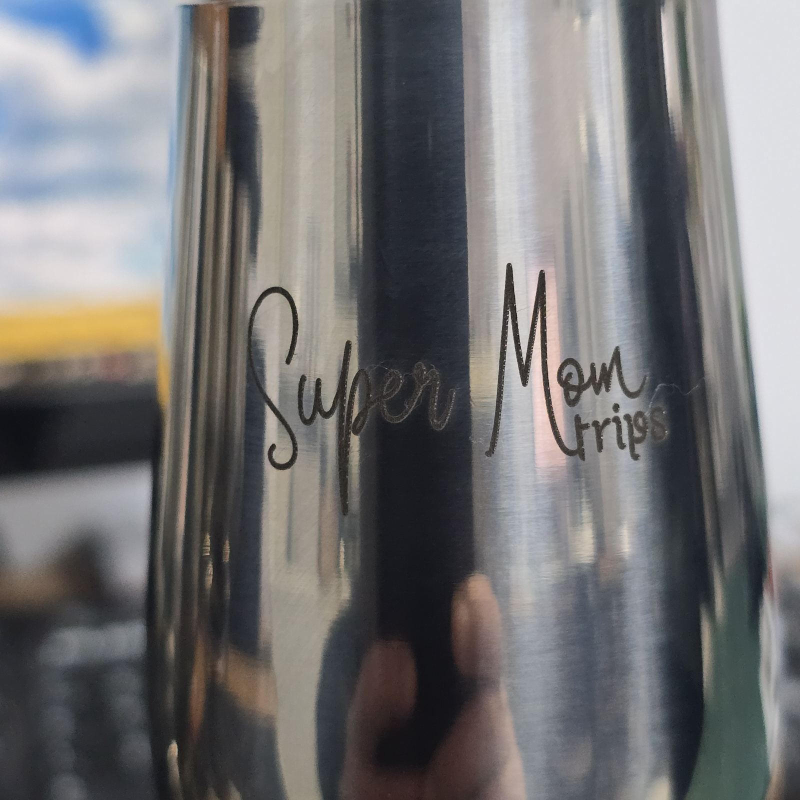 Гравіювання на металевих бокалах Зображення з гравіюванням на металевих бокалах