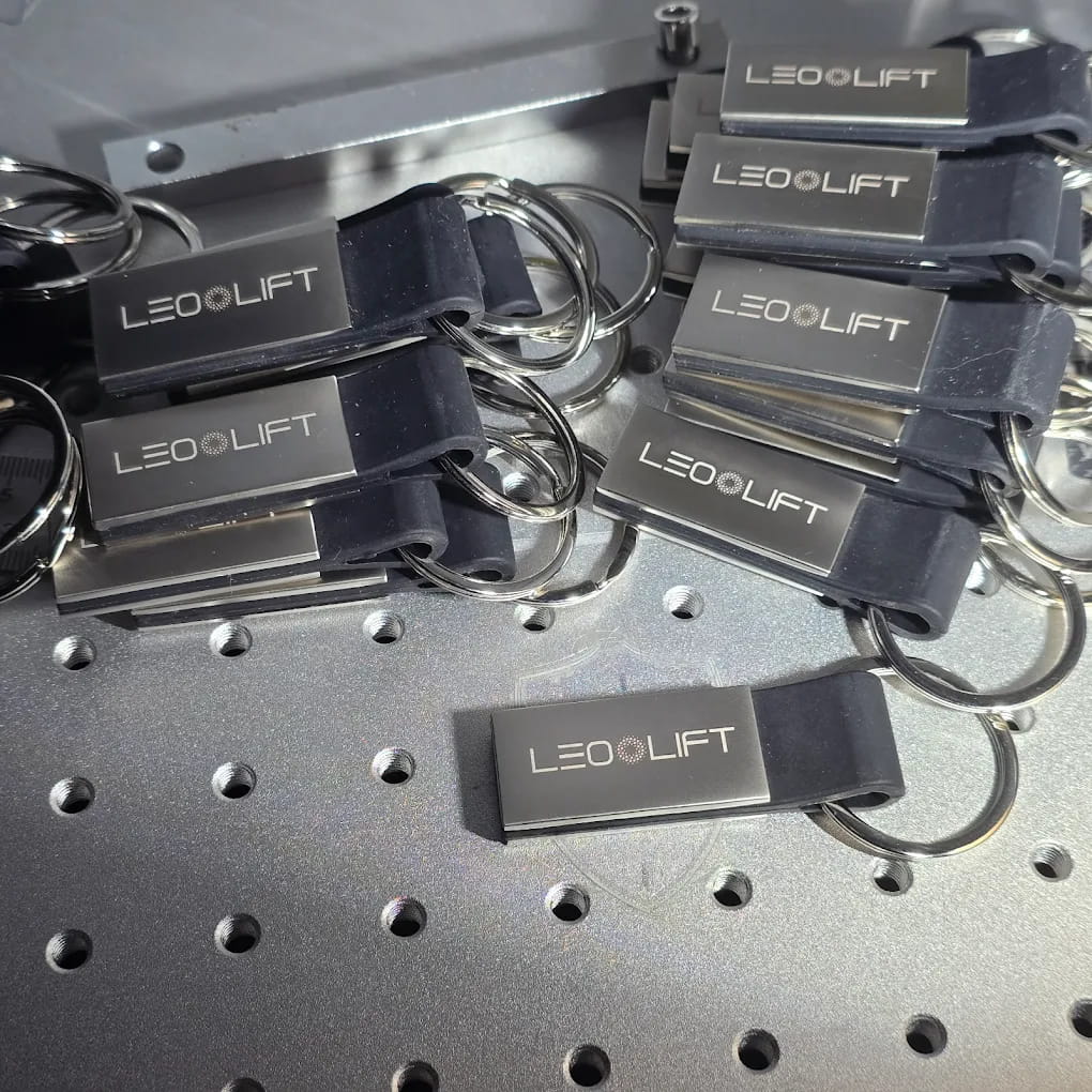 Гравіювання на металевих брелоках Зображення з гравіюванням на металевих брелоках