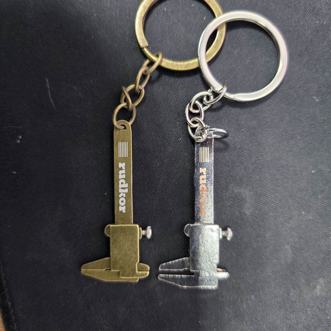 Гравіювання на металевому брелоку Гравіювання на металевому брелоку