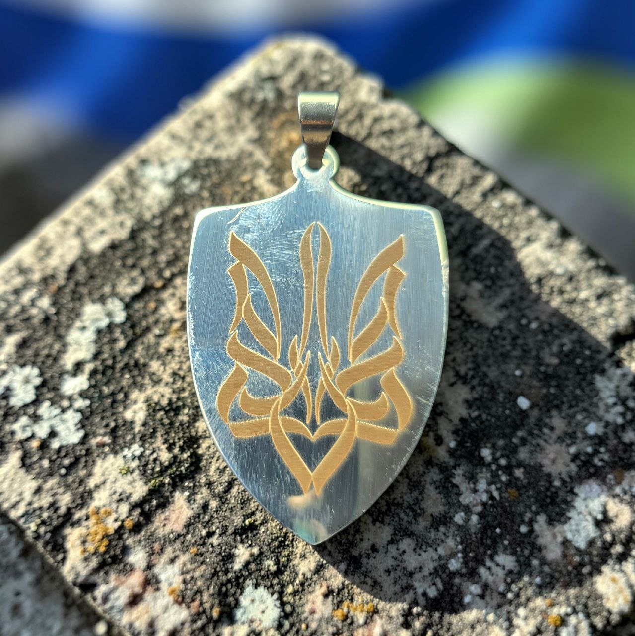 Гравіювання на металевому жетоні