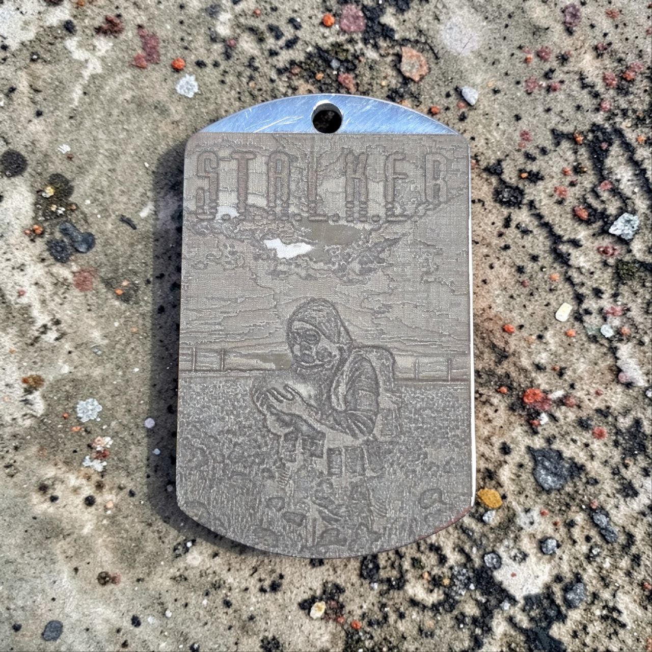 Гравіювання на металевому жетоні