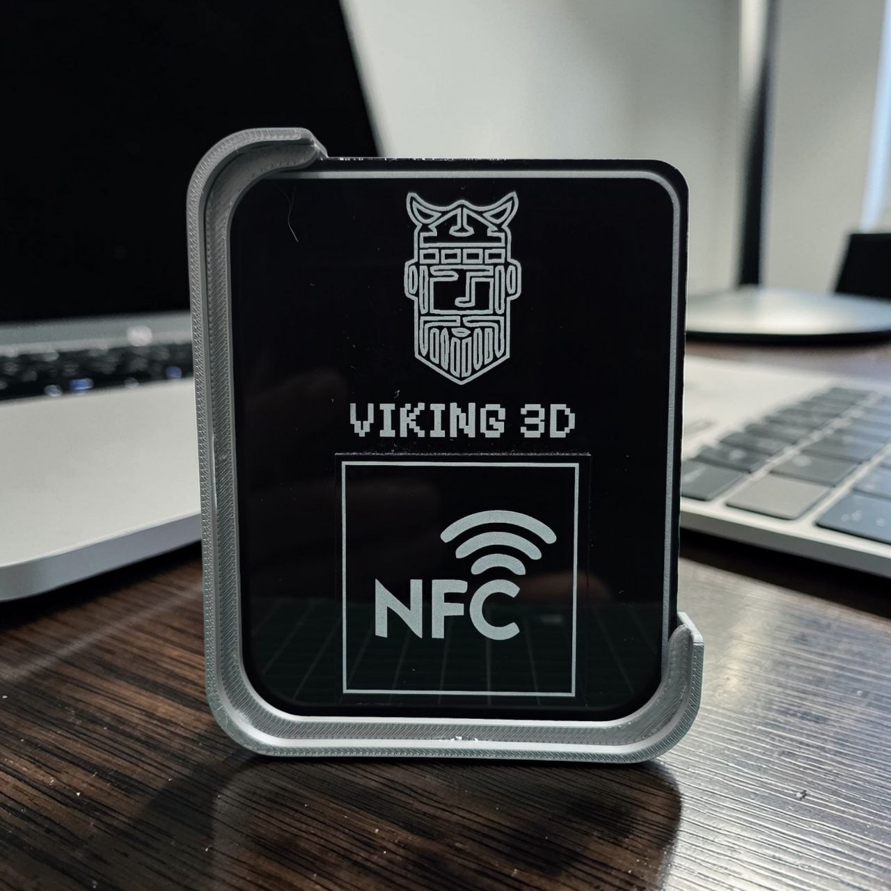 Гравіювання на пластиковій підставці