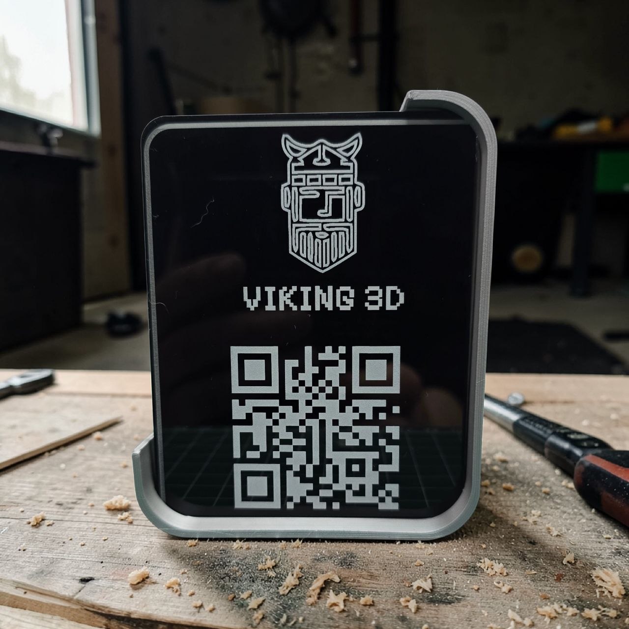 Гравіювання на пластиковій панелі